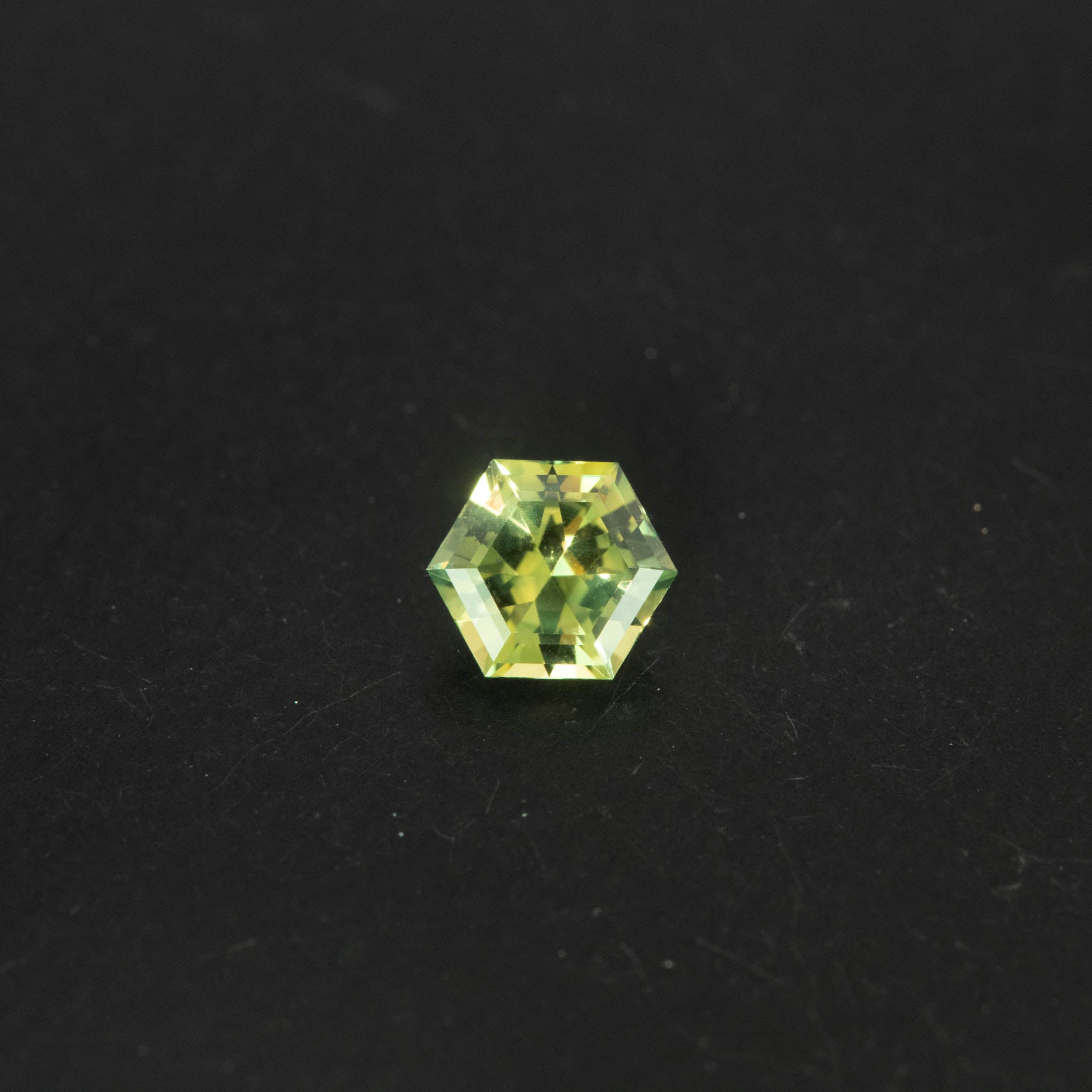 Parti Hexagon Sapphire 0.8ct  [S.P.H.2656]