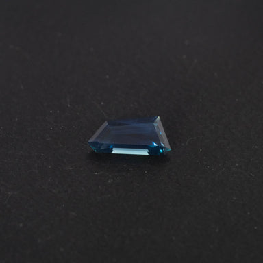 Blue Free Form Sapphire 0.67ct  [S.B.FF.2657]