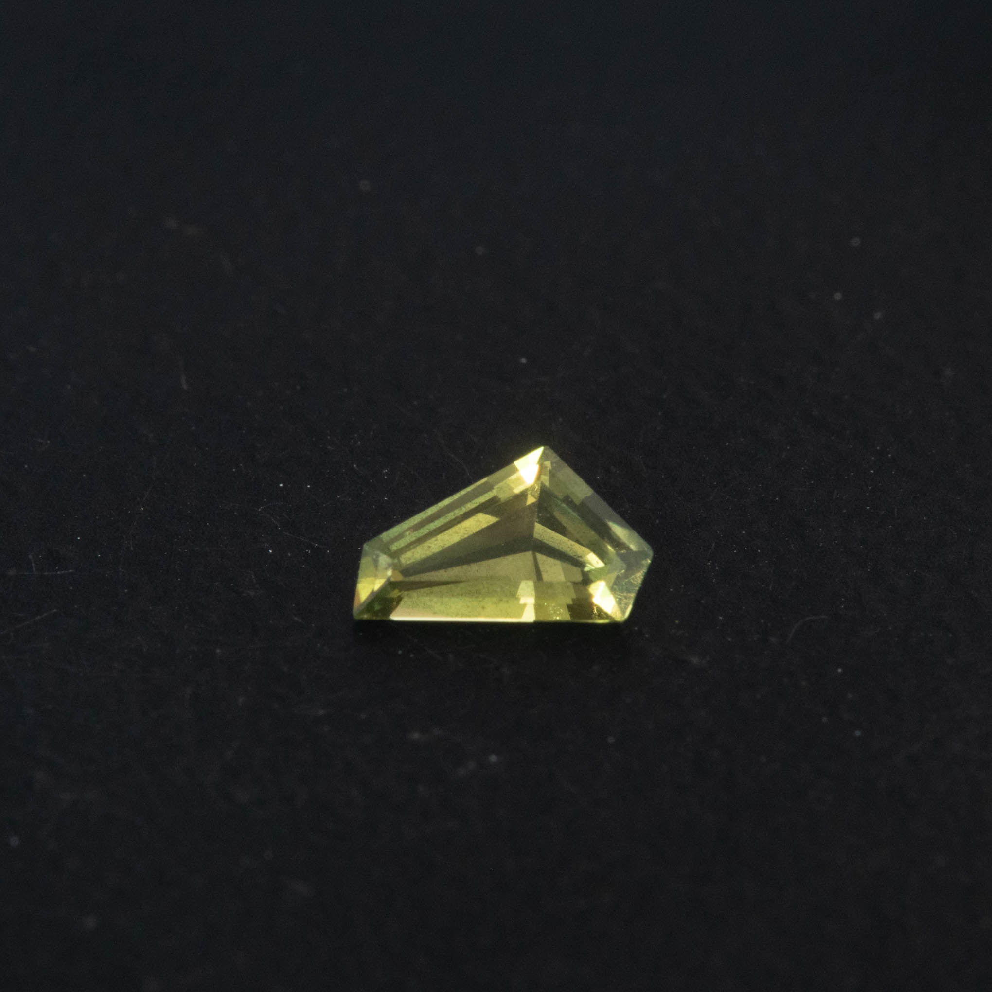Parti Free Form Sapphire 0.57ct  [S.P.FF.2658]