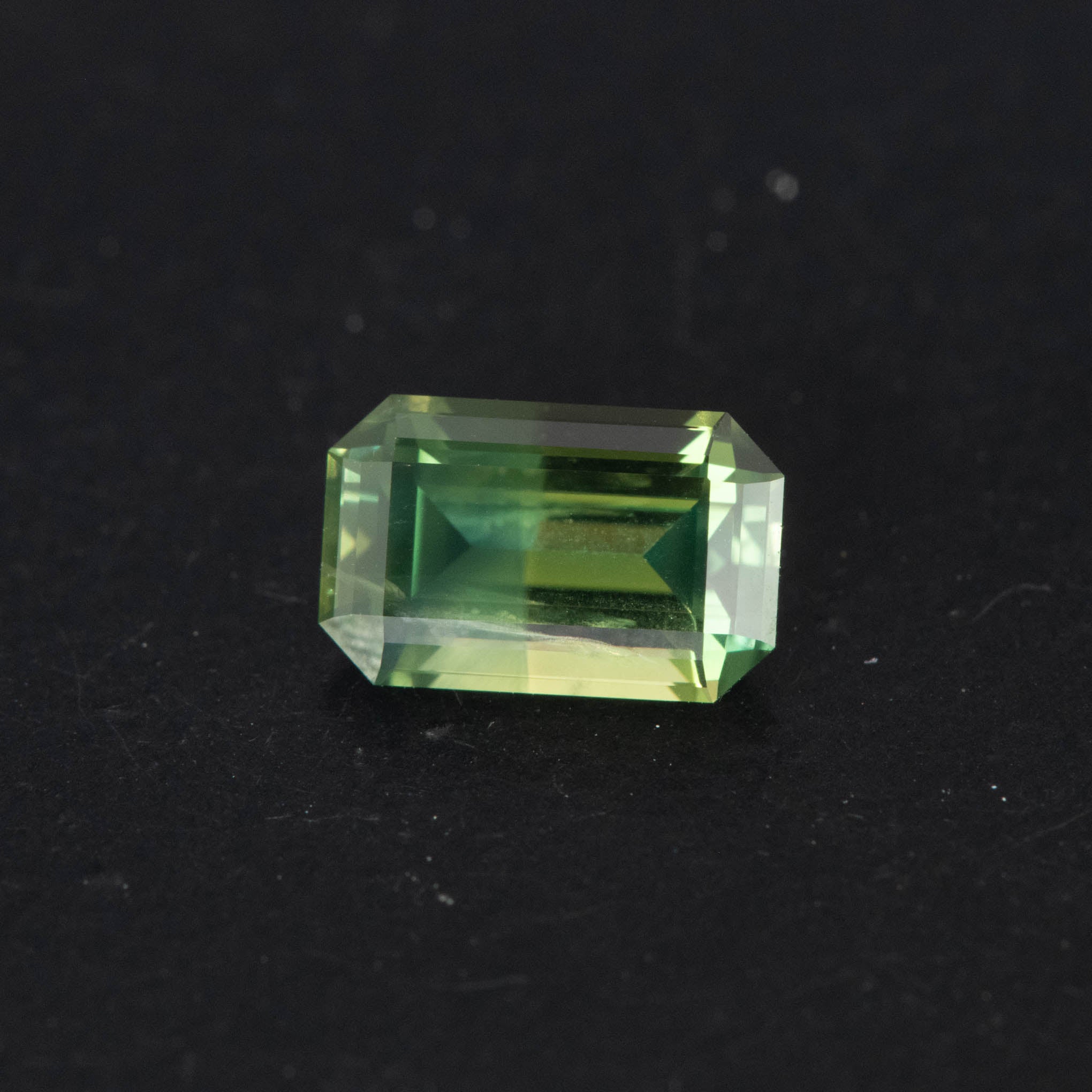 Green Emerald Sapphire 1.56ct  [S.G.E.2662]