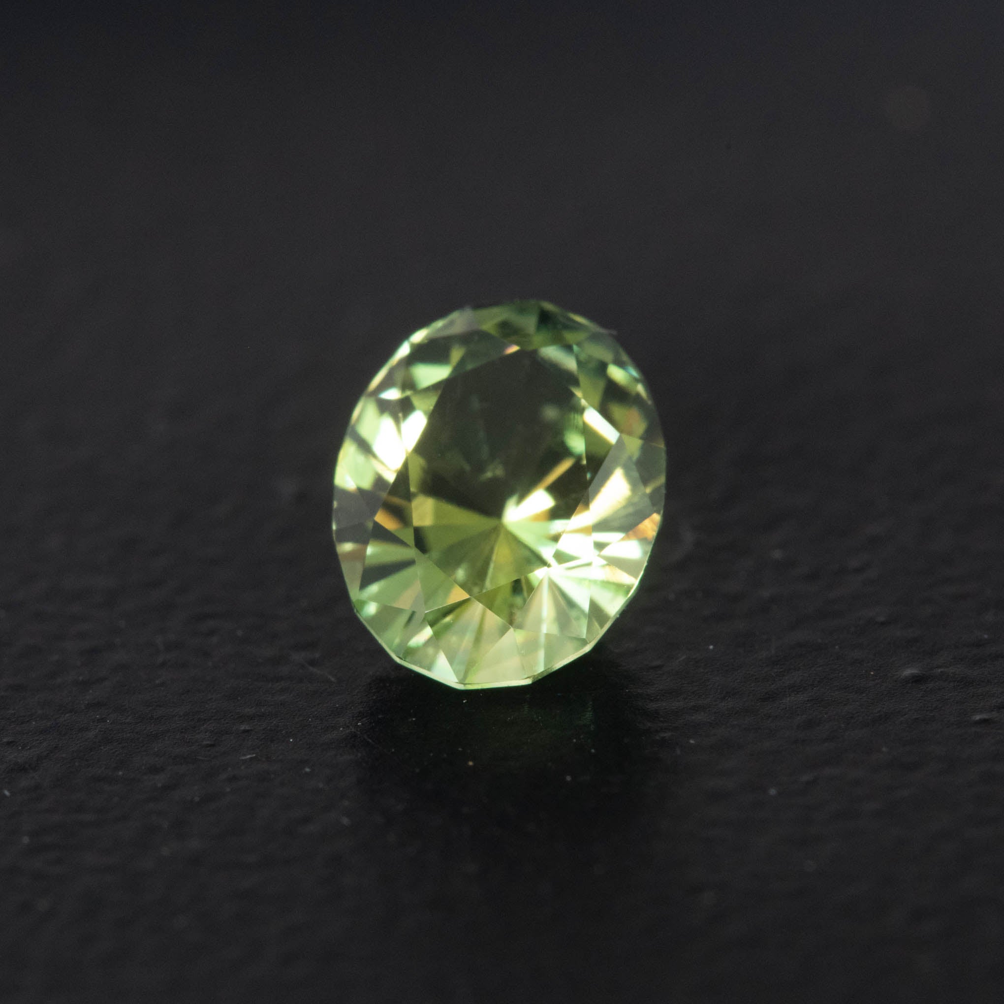 Green Oval Sapphire 1.56ct  [S.G.O.2672]