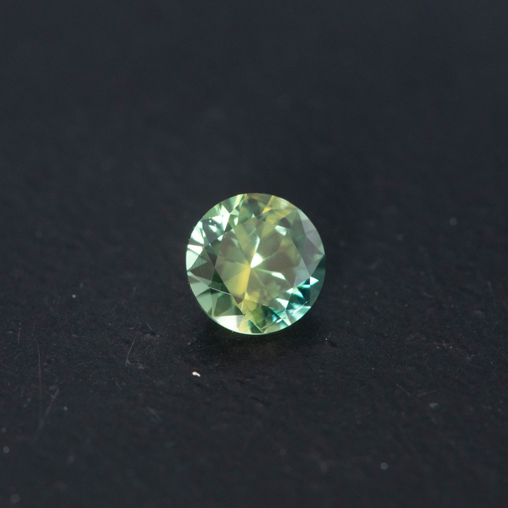 Green Brilliant Sapphire 0.78ct  [S.G.BR.2679]