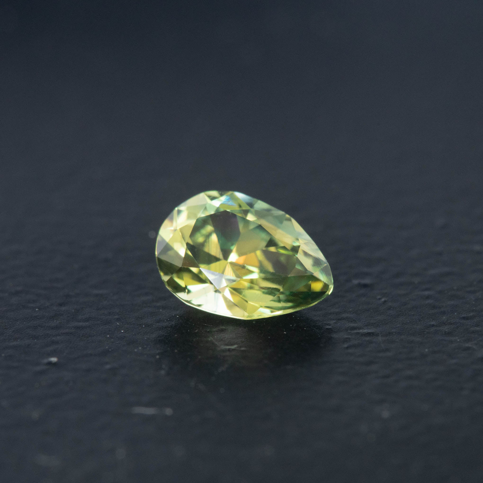 Green Pear Sapphire 0.96ct  [S.G.PE.2685]