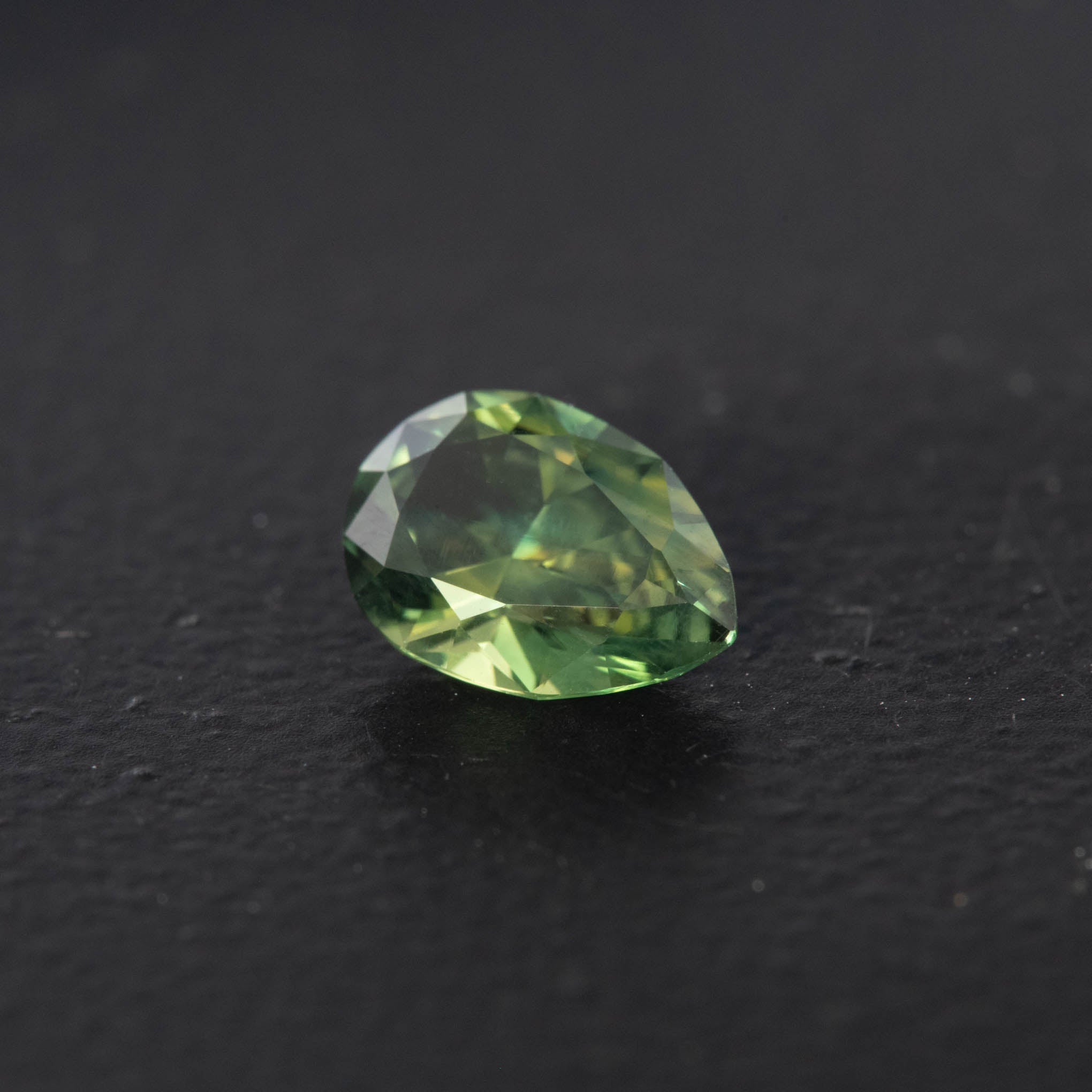 Green Pear Sapphire 1.09ct  [S.G.PE.2686]