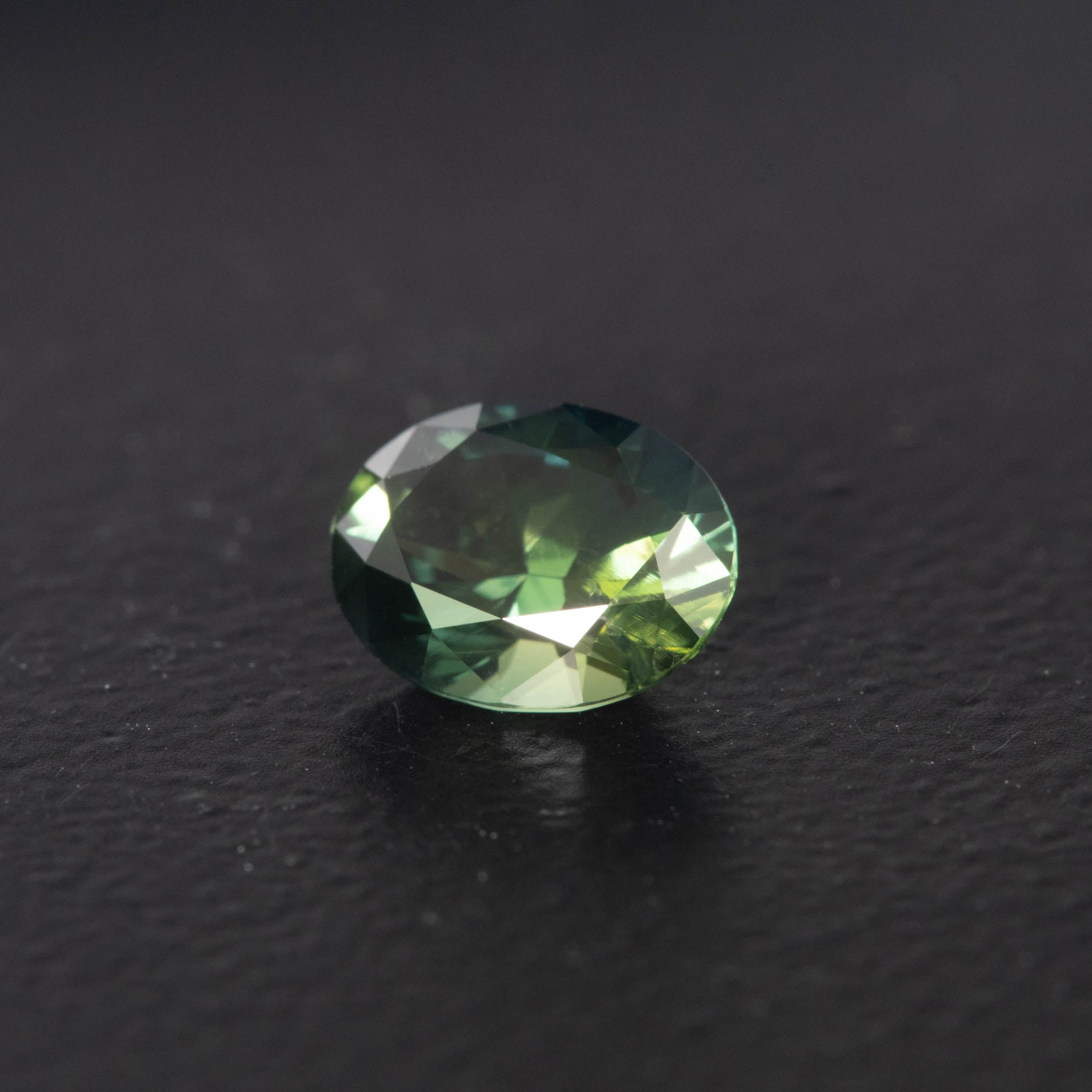 Green Oval Sapphire 1.38ct  [S.G.O.2690]