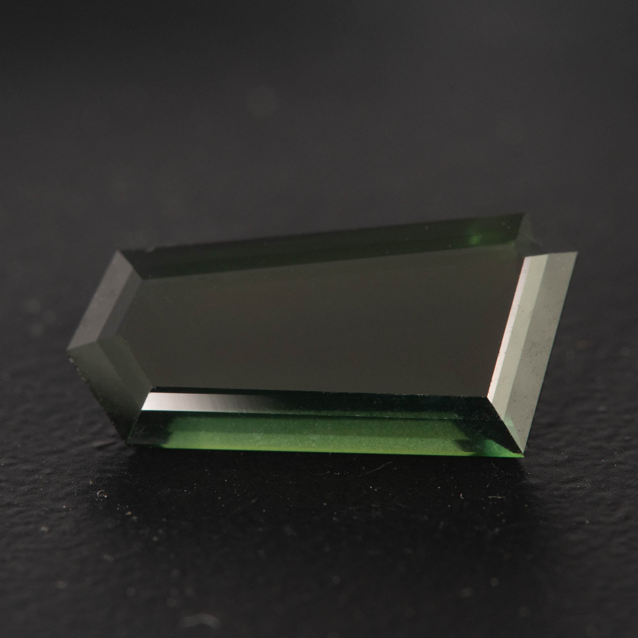 Green Free Form Sapphire 7.31ct  [S.G.FF.2692]