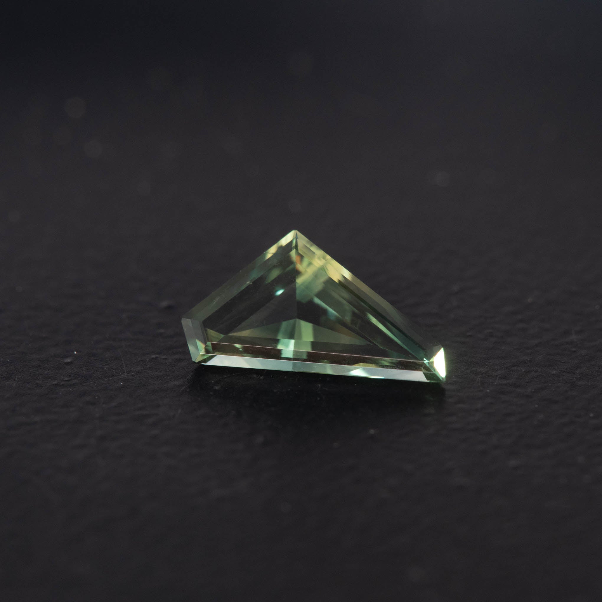 Green Free Form Sapphire 1.09ct  [S.G.FF.2695]
