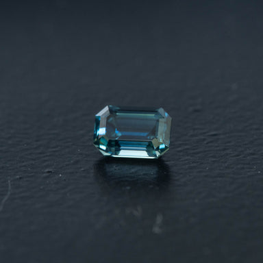 Blue Emerald Sapphire 0.6ct  [S.B.E.2701]