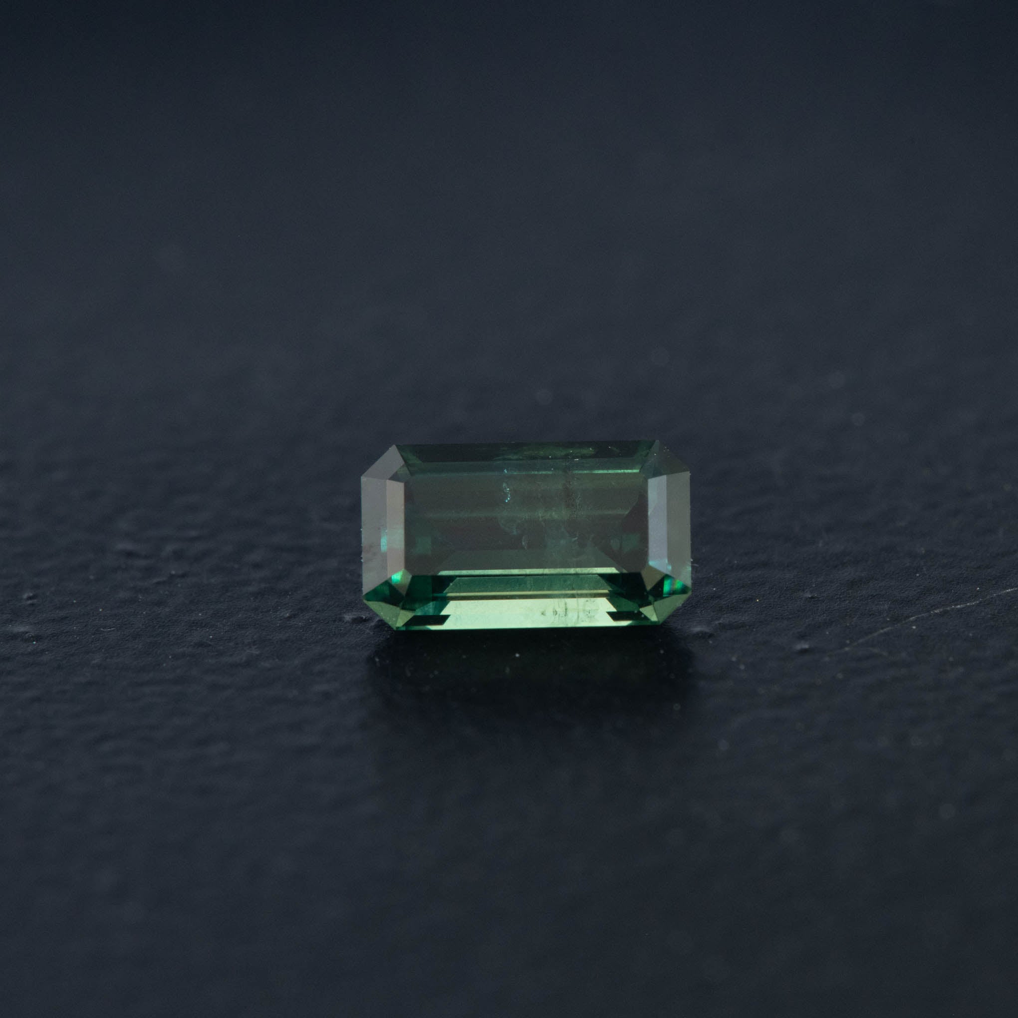 Green  Emerald Sapphire 0.81ct  [S.G.E.2703]