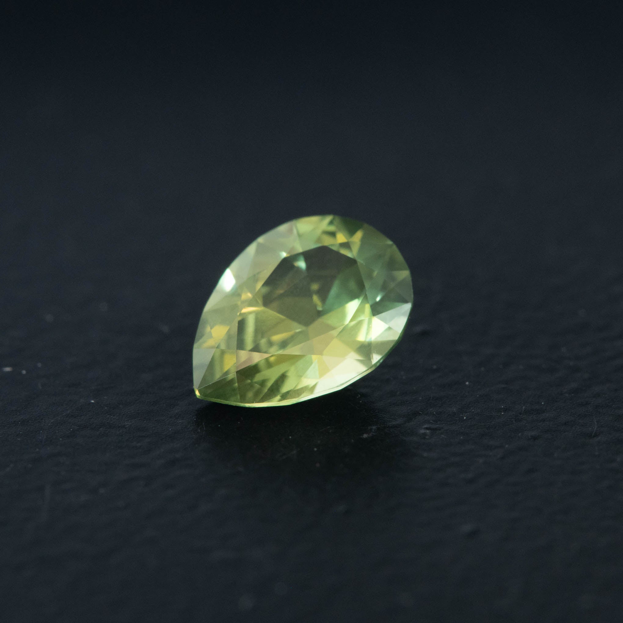 Green  Pear Sapphire 1.18ct  [S.G.PE.2708]