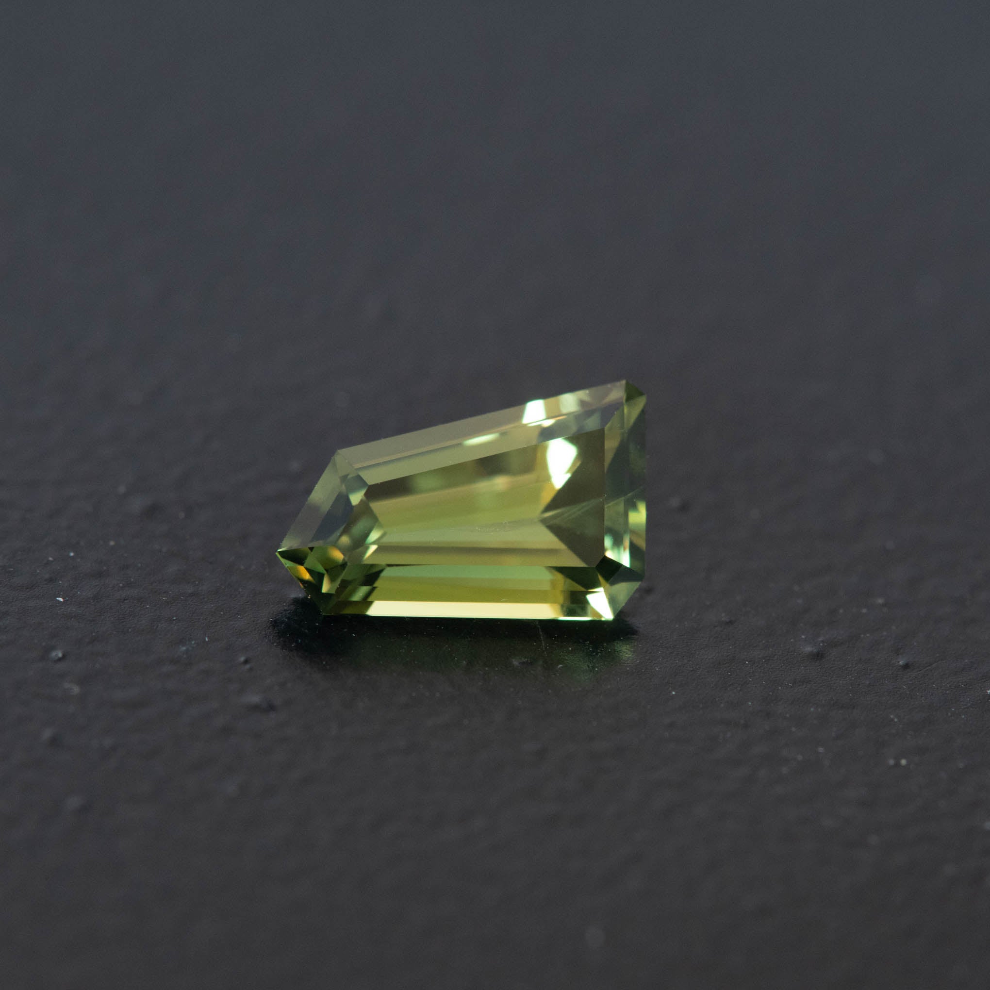 Green Free Form Sapphire 1.59ct [S.G.FF.690]