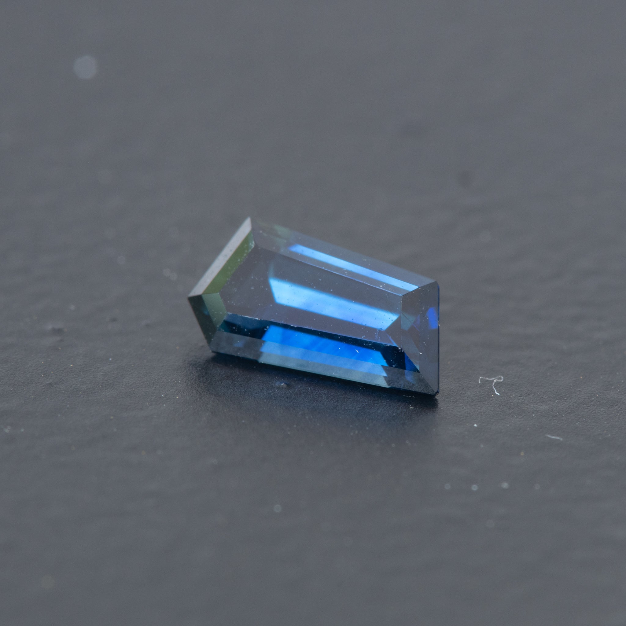 Blue Free Form Sapphire 0.55ct (S.B.FF.834)