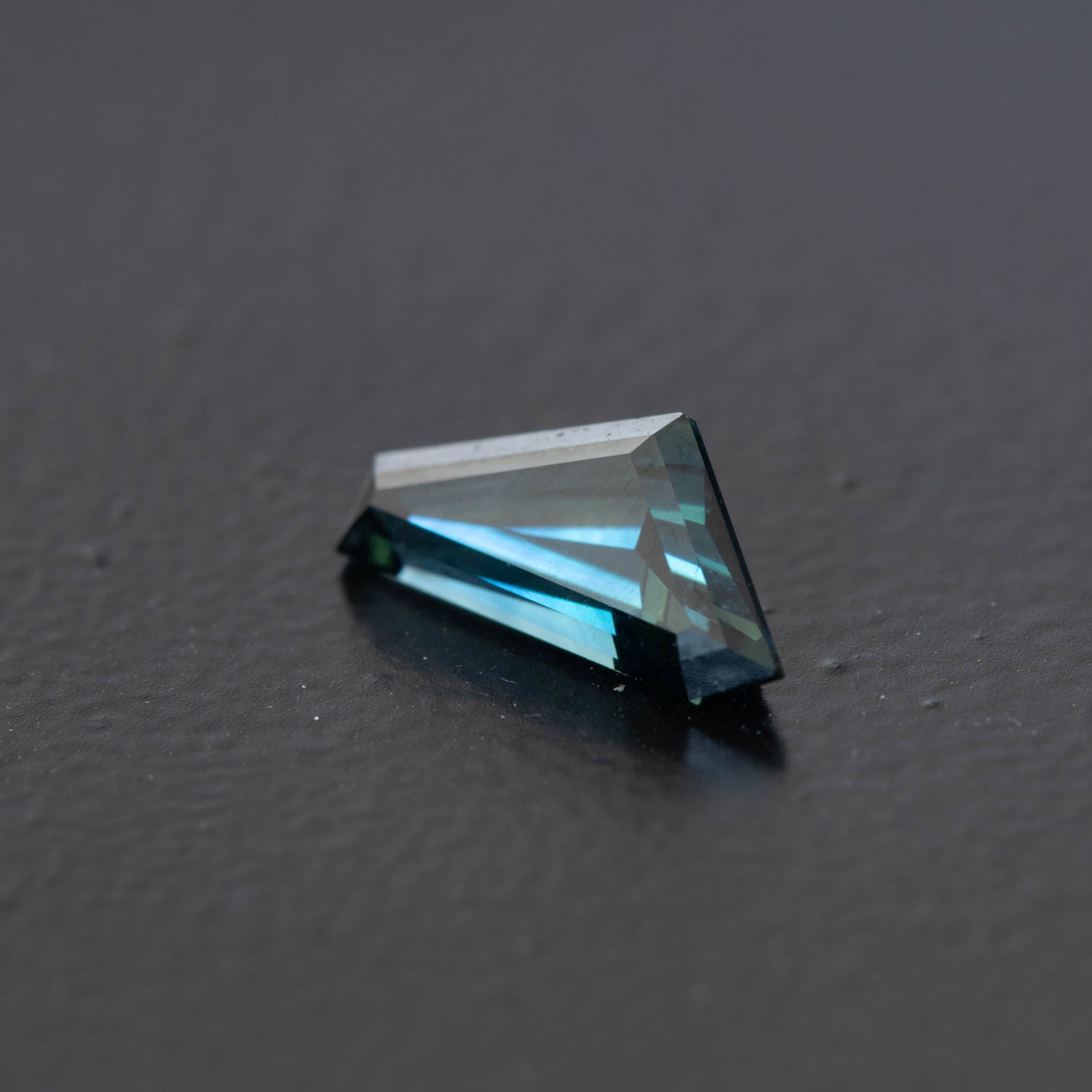 Blue Free Form Sapphire 1.08ct (S.B.FF.846)