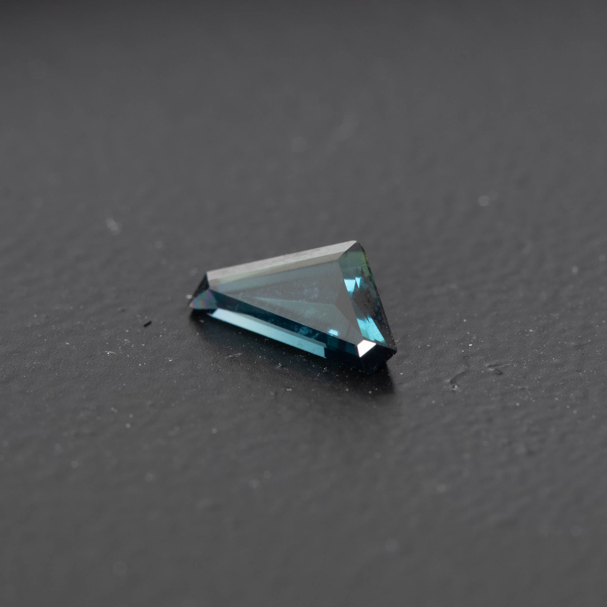 Blue Free Form Sapphire 0.62ct (S.B.FF.860)