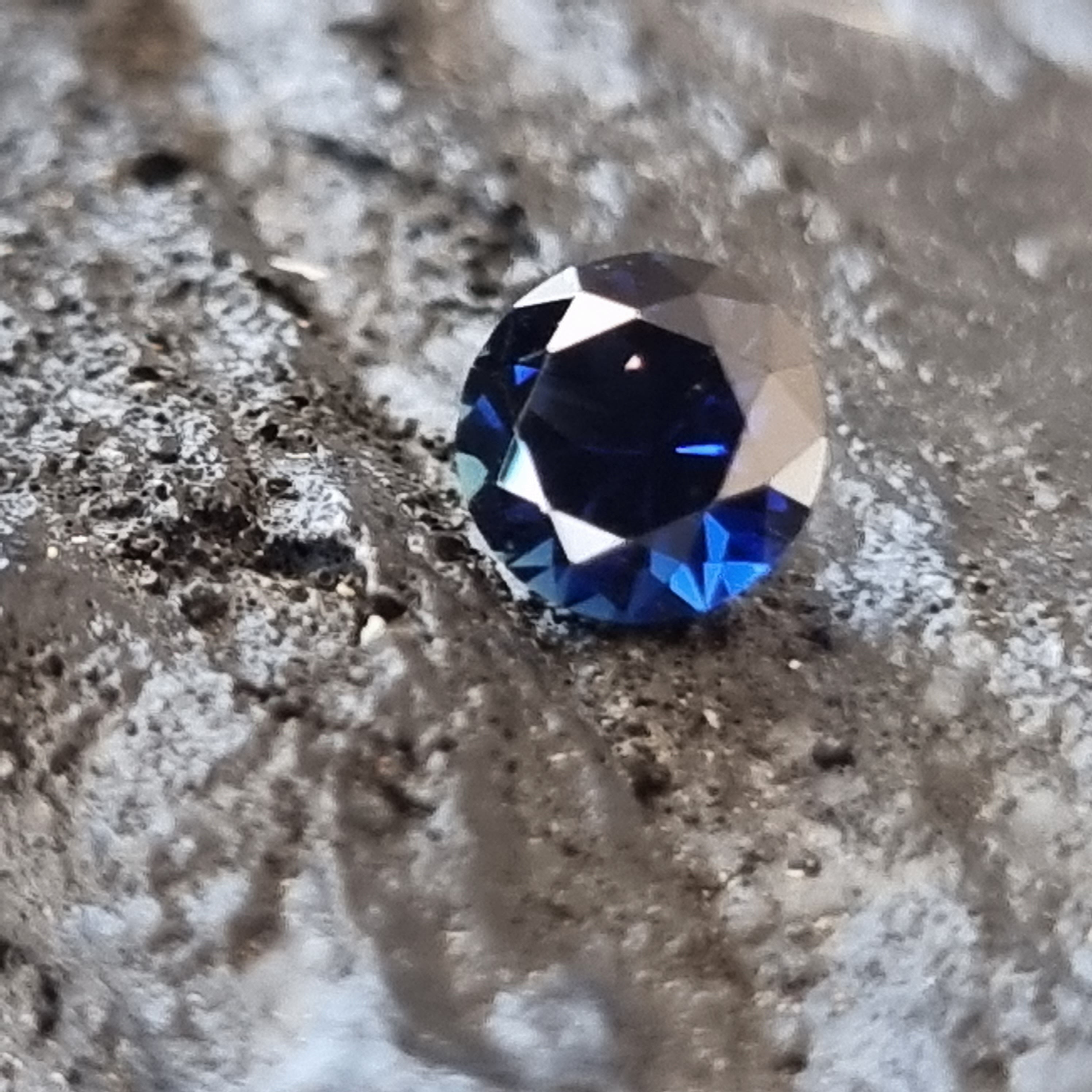 Blue Brilliant sapphire 0.75ct (S.B.BR.618)