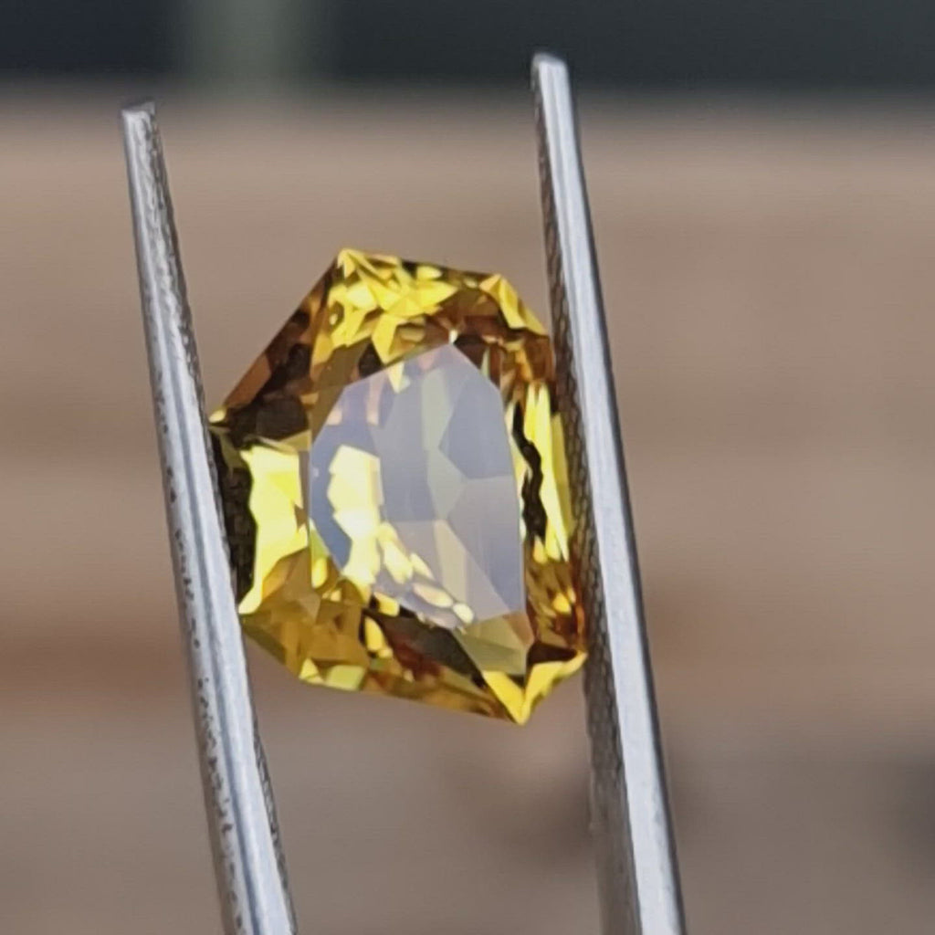 Gold,Yellow Free Form Sapphire 8.16 Ct. Australian Sapphire trade supplier, natural and ethical sapphire supplier to jeweller'ss